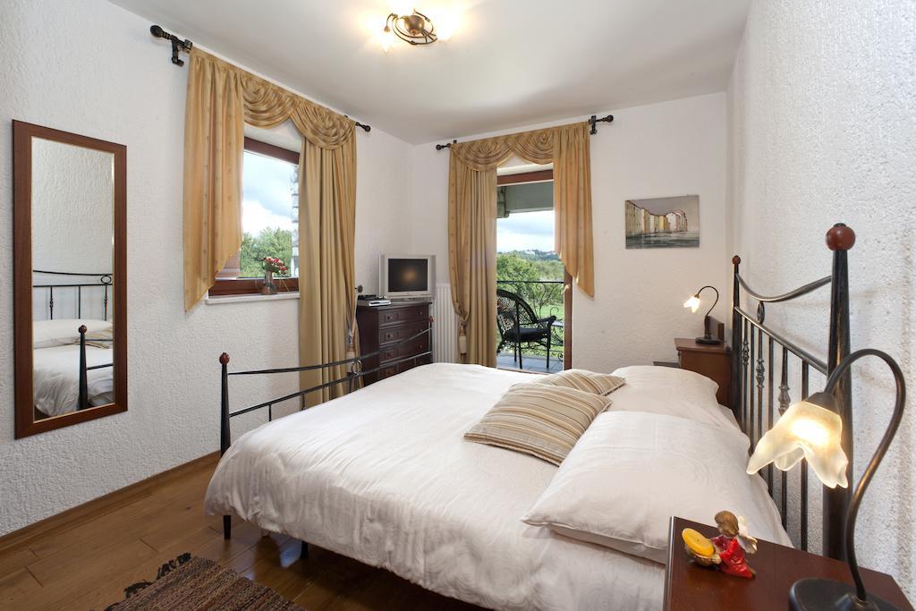 Valkarin Villa Castello Rausch חדר תמונה