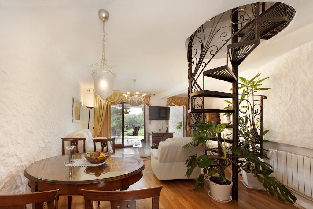 Valkarin Villa Castello Rausch חדר תמונה