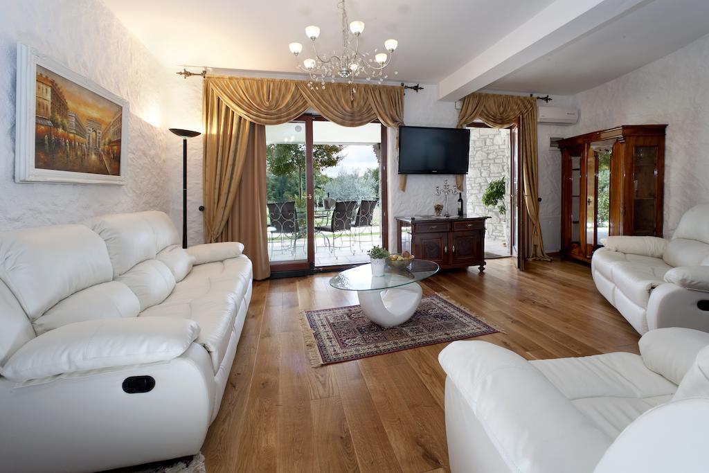 Valkarin Villa Castello Rausch חדר תמונה