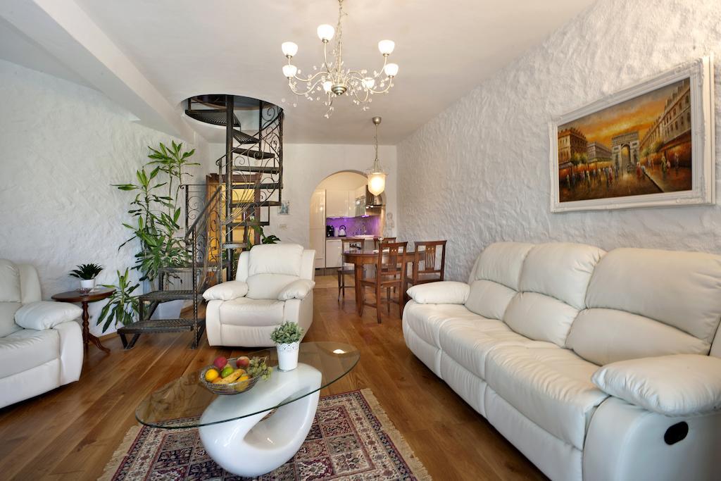 Valkarin Villa Castello Rausch חדר תמונה