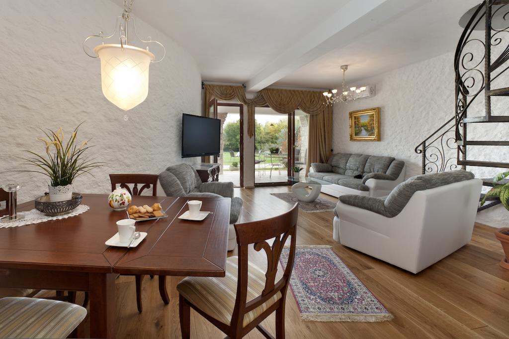 Valkarin Villa Castello Rausch חדר תמונה